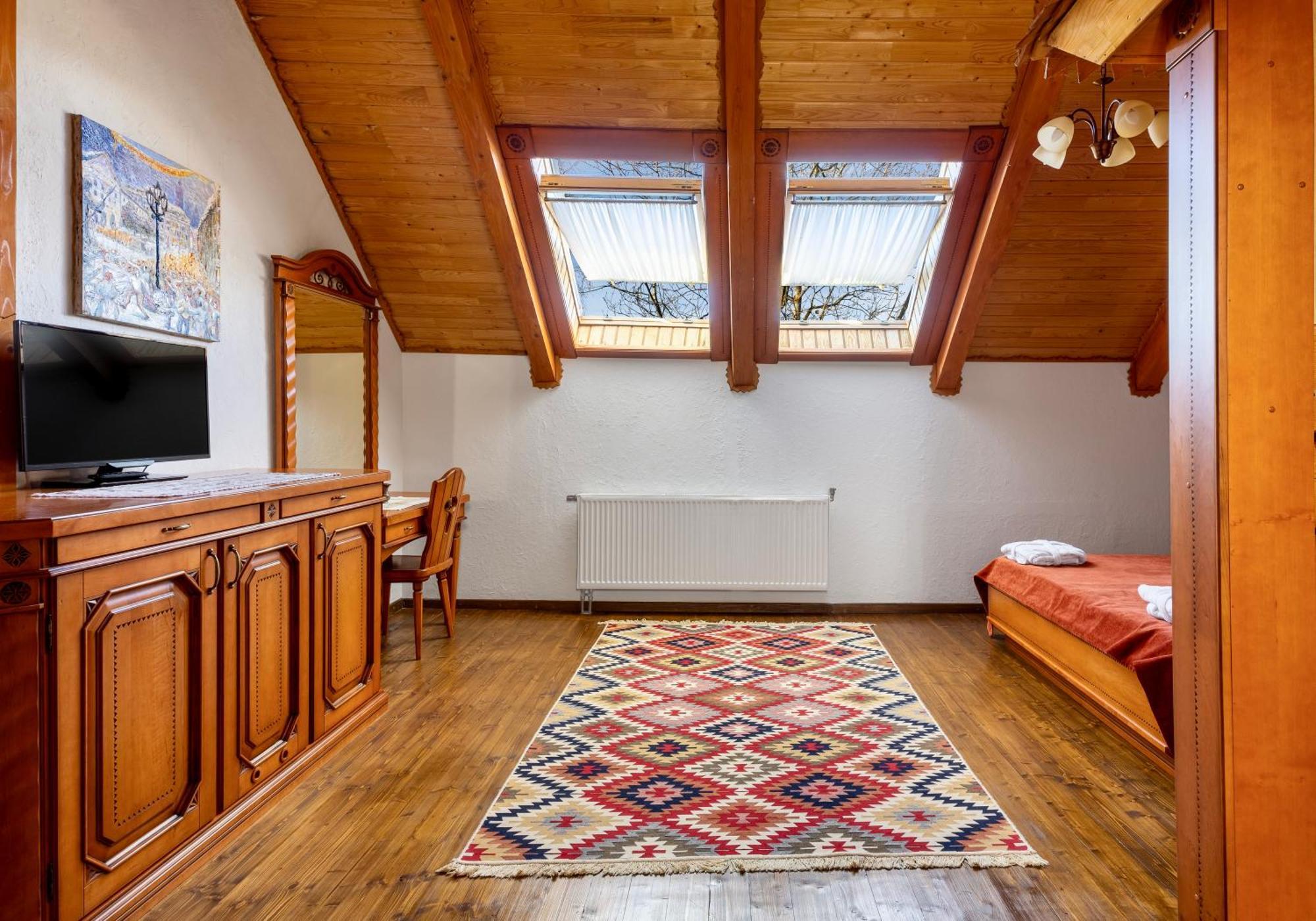 Koruna Tatariv Habitación foto